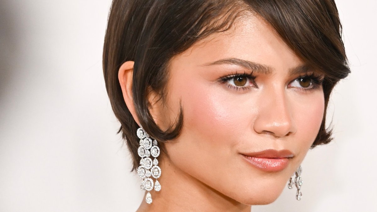 Zendaya shines in diamond jewelry moments Zendaya shines in diamond jewelry moments - diamond jewelry