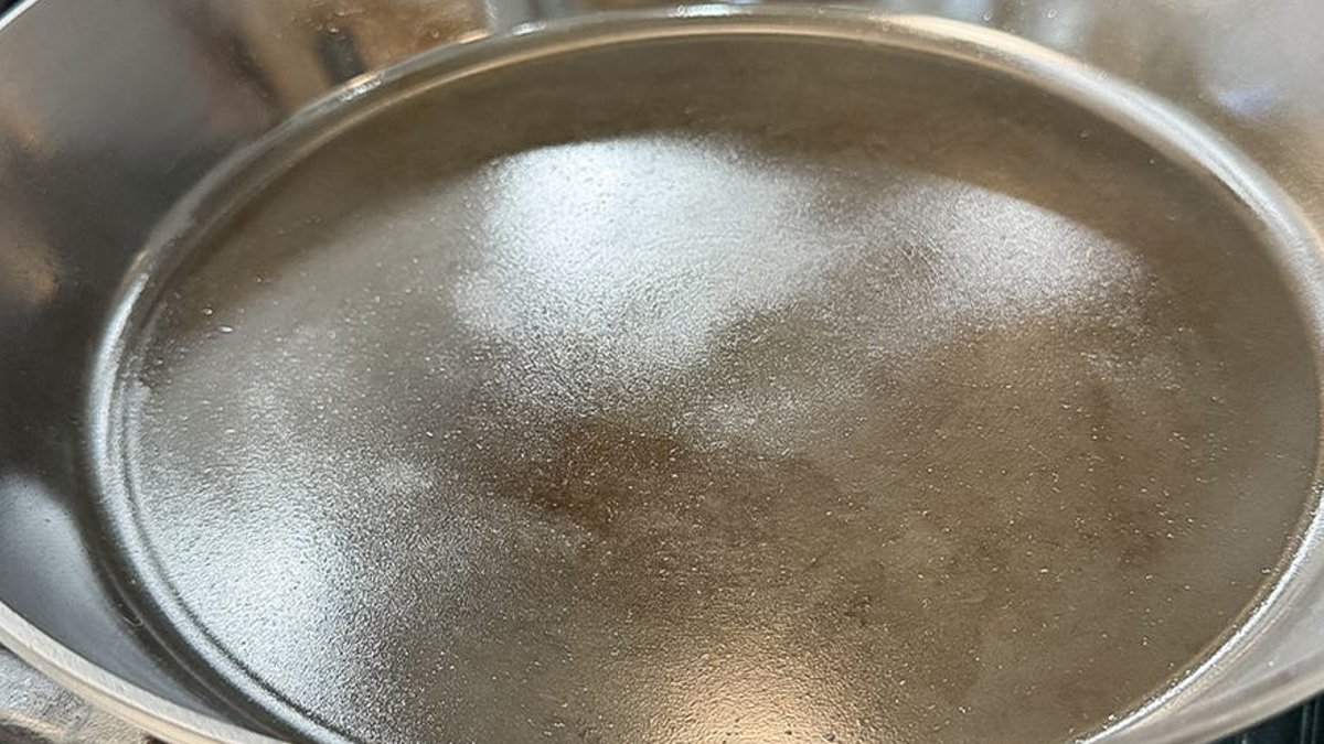 When to Add Oil to Your Pan - add oil