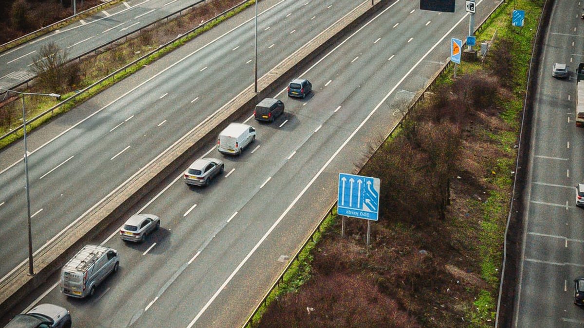 Driver holds up traffic for 28 minutes Driver holds up traffic for 28 minutes - traffic record