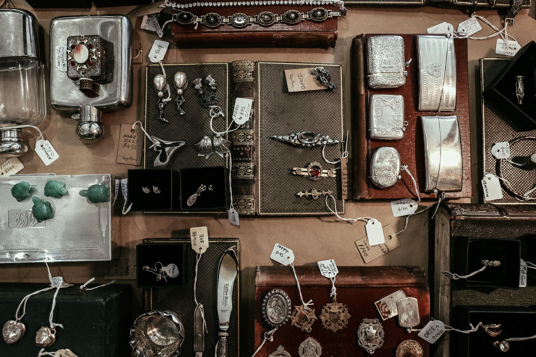 3 Reasons Why Vintage Jewellery Can Be A Good Business Investment