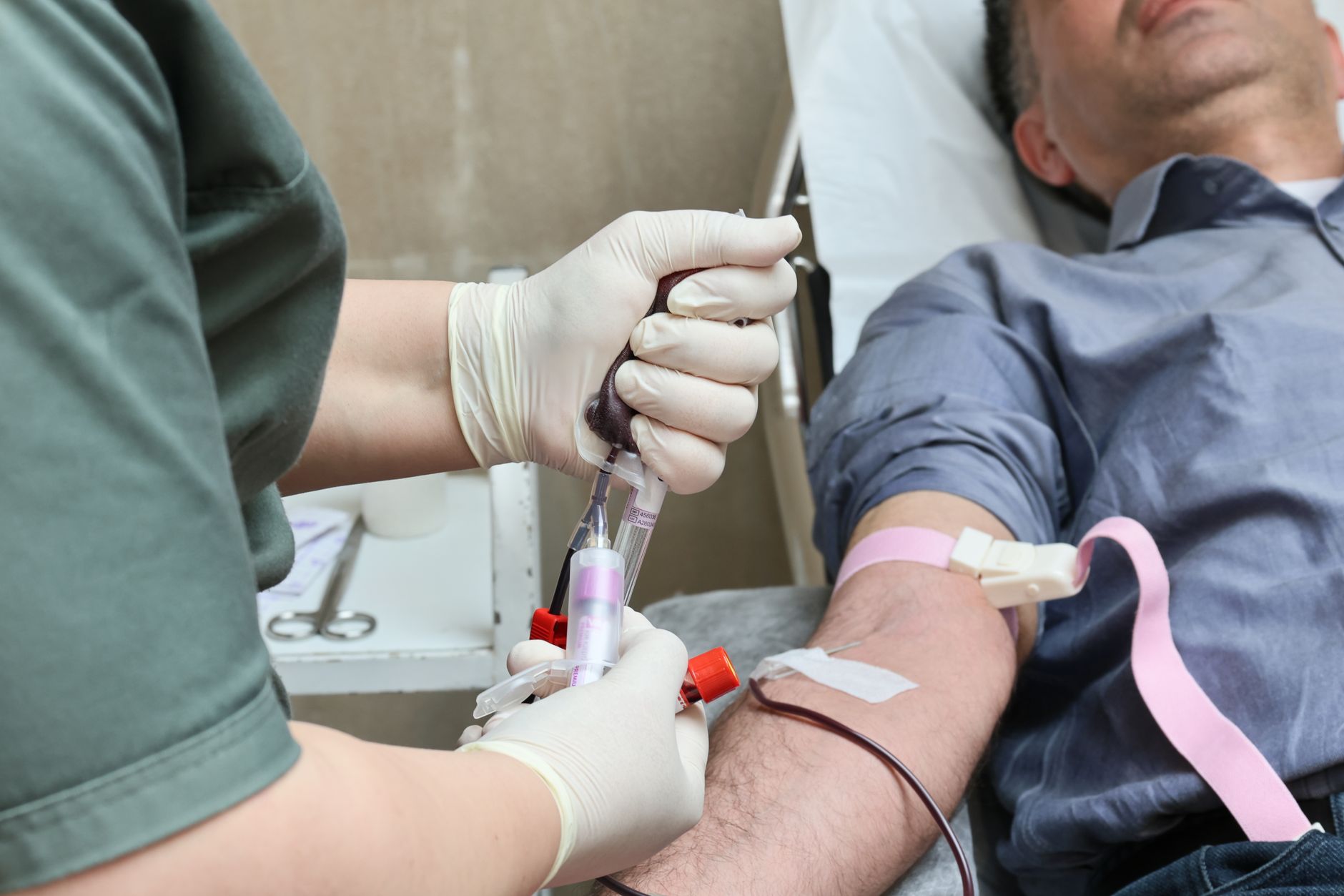 Nurse Helps Patient Survive Myeloma CAR-T Therapy