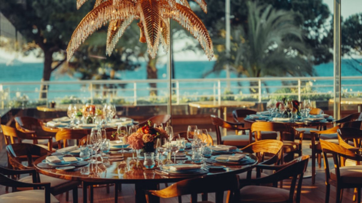 Cannes Hotel Stands Out on Riviera Crédit Instagram @odieuxboby, WF-Hotel-Martinez La-Palme-dOr-set-up-privat-©Boby-Remi-Tessier-Design.