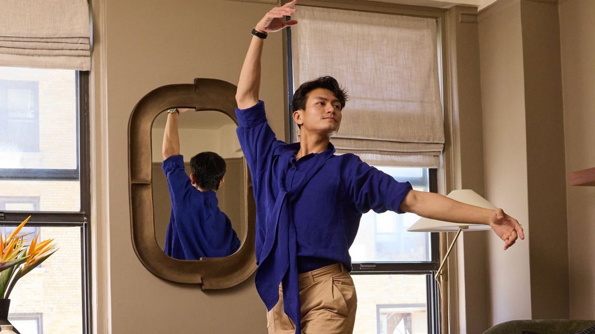 Ballerina Designs Tiny NYC Studio With Room to Stretch - tiny nyc studio