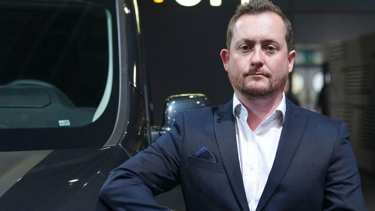 Renault expands LCV push through converters and dealers Renault expands LCV push through converters and dealers - renault lcv sales
