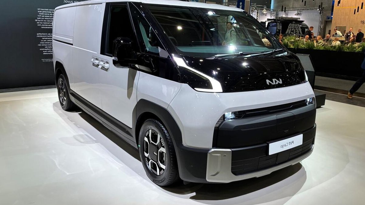 Kia Unveils Versatile Electric PV7 Van at IAA Show Kia Unveils Versatile Electric PV7 Van at IAA Show - electric van