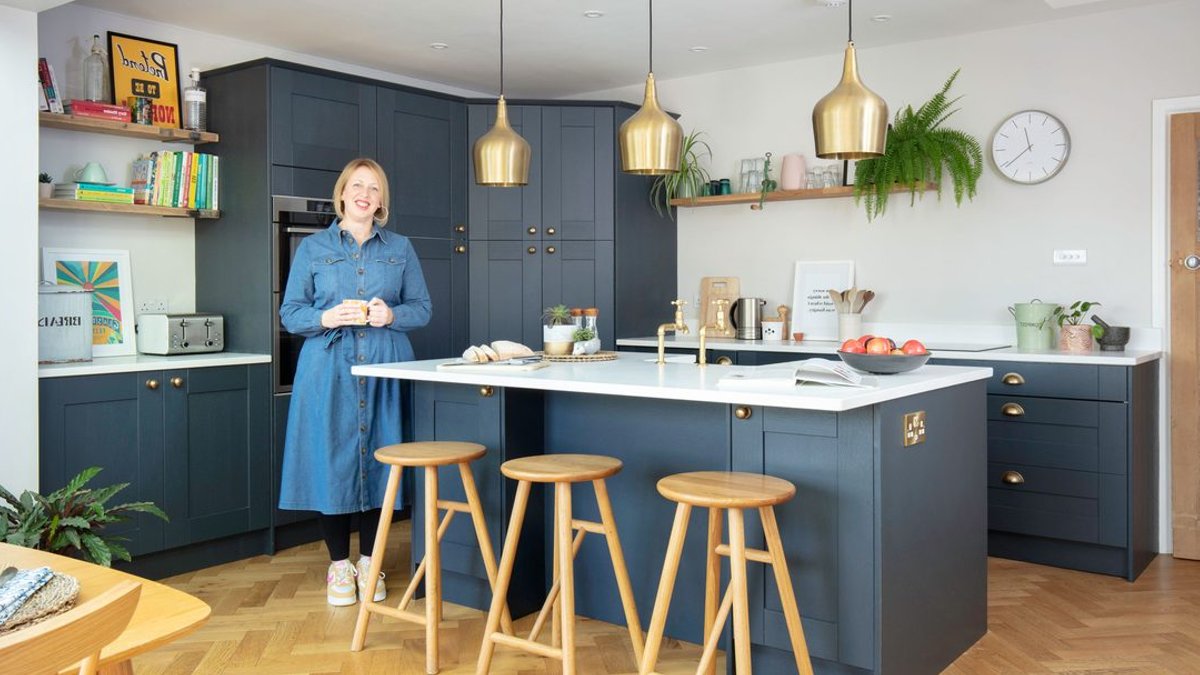 Couple expands tiny kitchen to create spacious family dining area Couple expands tiny kitchen to create spacious family dining area - tiny kitchen