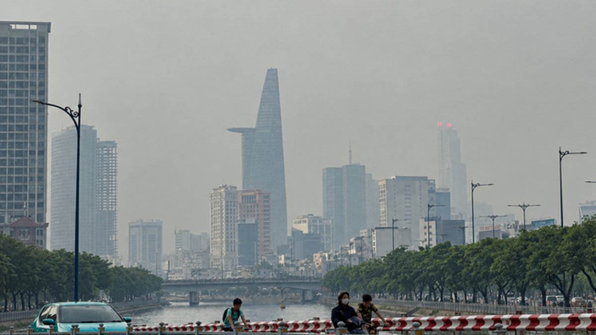 Haze and rain raise health risks Haze and rain raise health risks - haze health