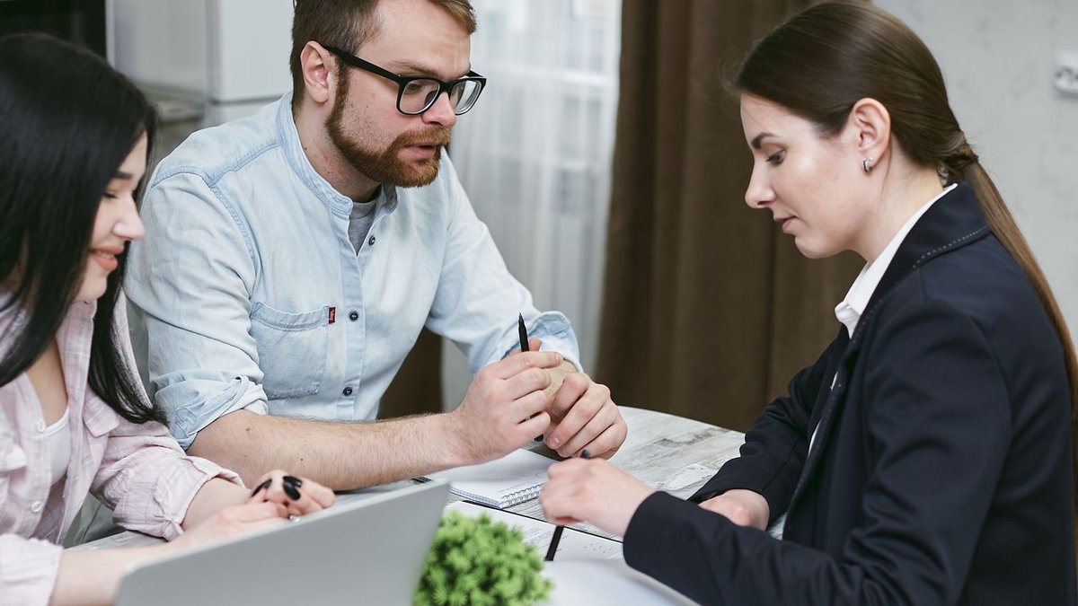 AI tool analyzes legal documents for professionals