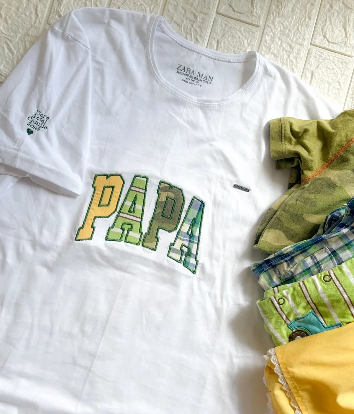 Papá con Ropa de Bebé - gift product