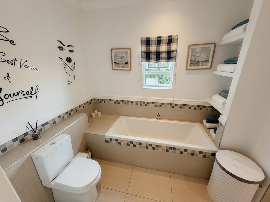The Coastal Room en-suite with bath