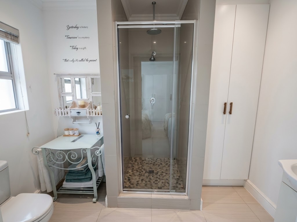 The Singles Room en-suite shower