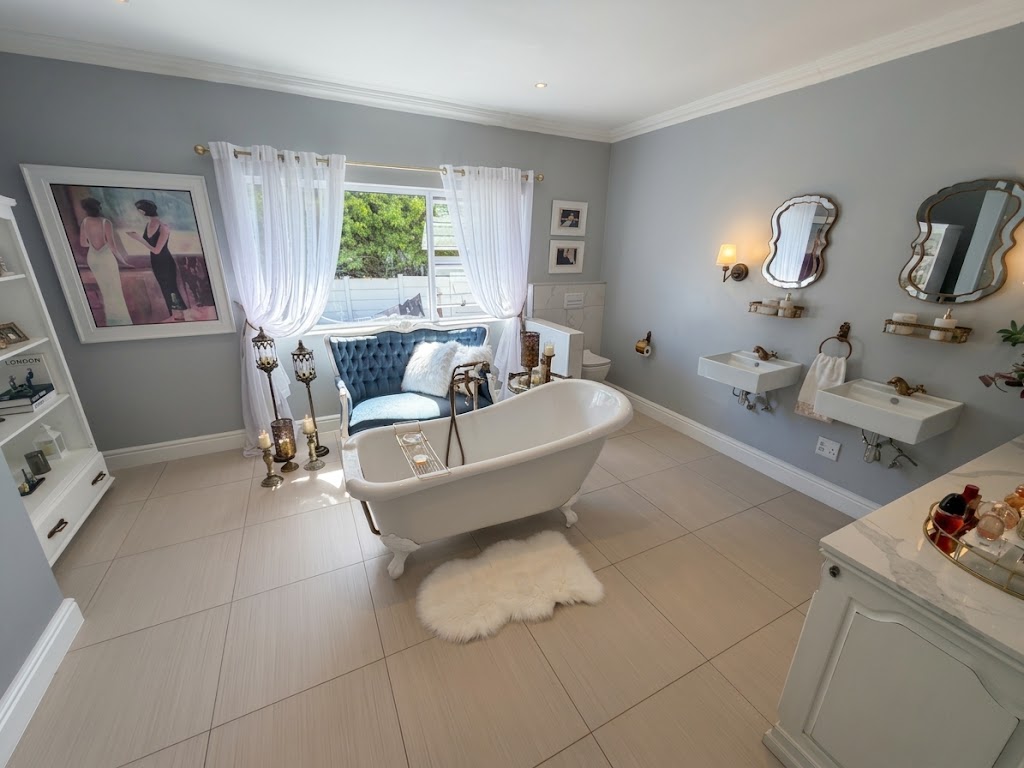 Presidential Suite en-suite with freestanding bath