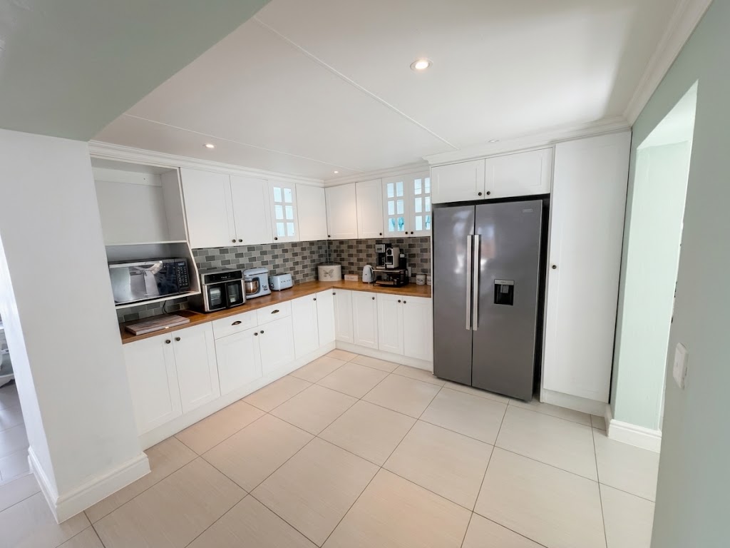 Kitchen extension with additional appliances and preparation space