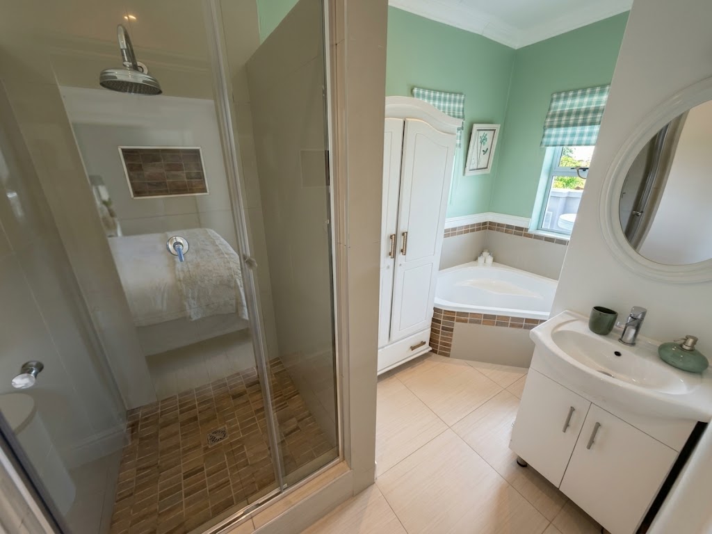 Private en-suite serving the Sage Room