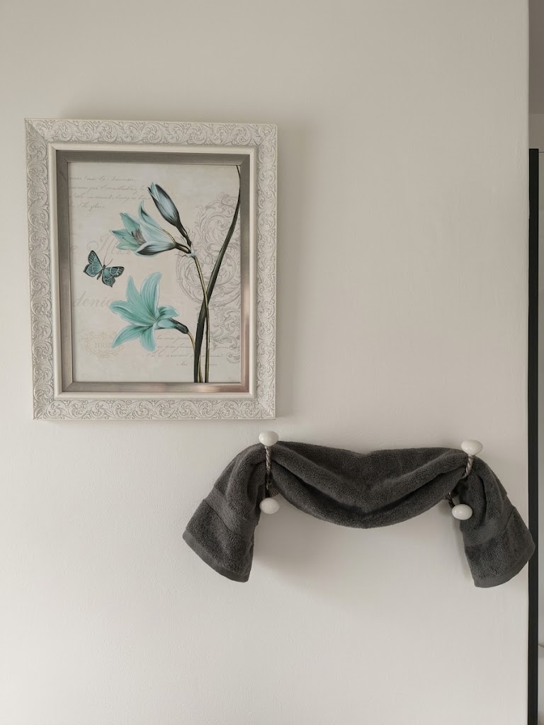 Sage Room en-suite detail
