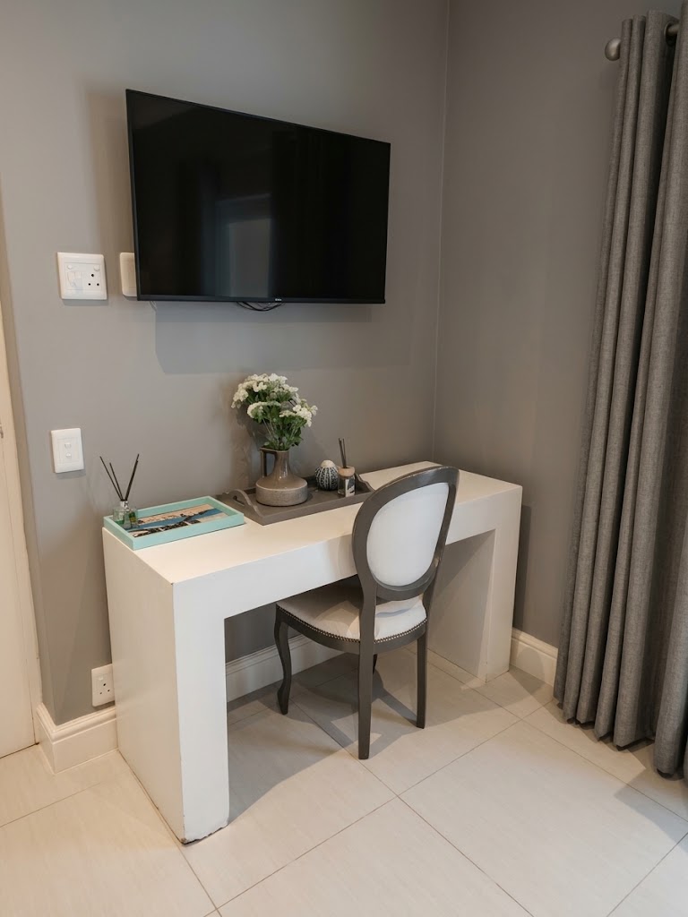 Desk in the second Family Wing bedroom