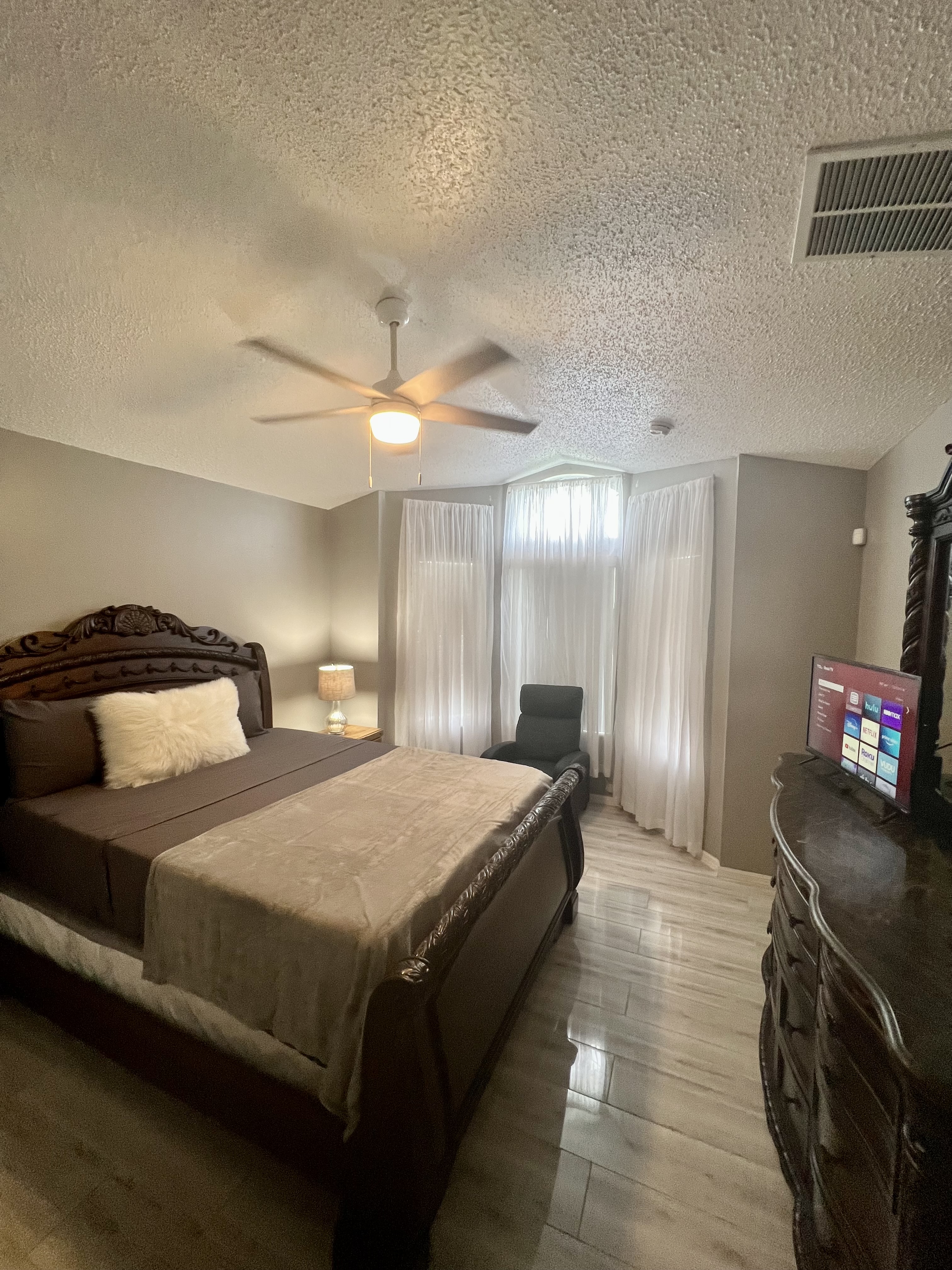 Grand Residential 4BR Pool Home near Disney Parks