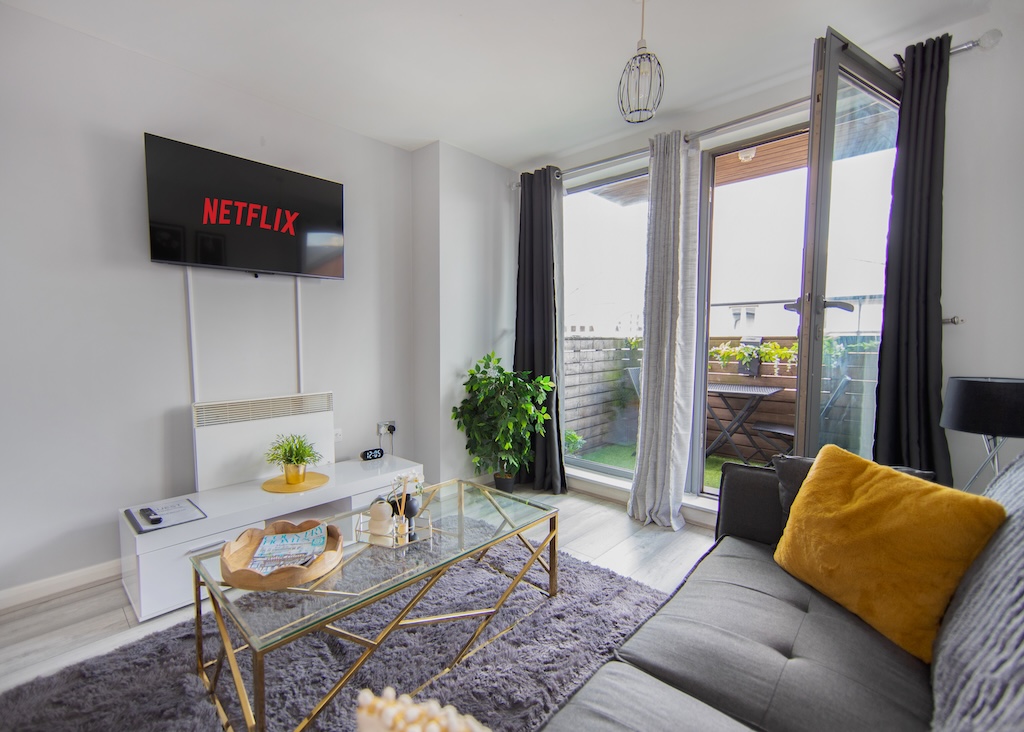 !GRA · Birmingham City Centre Apartment with Balcony