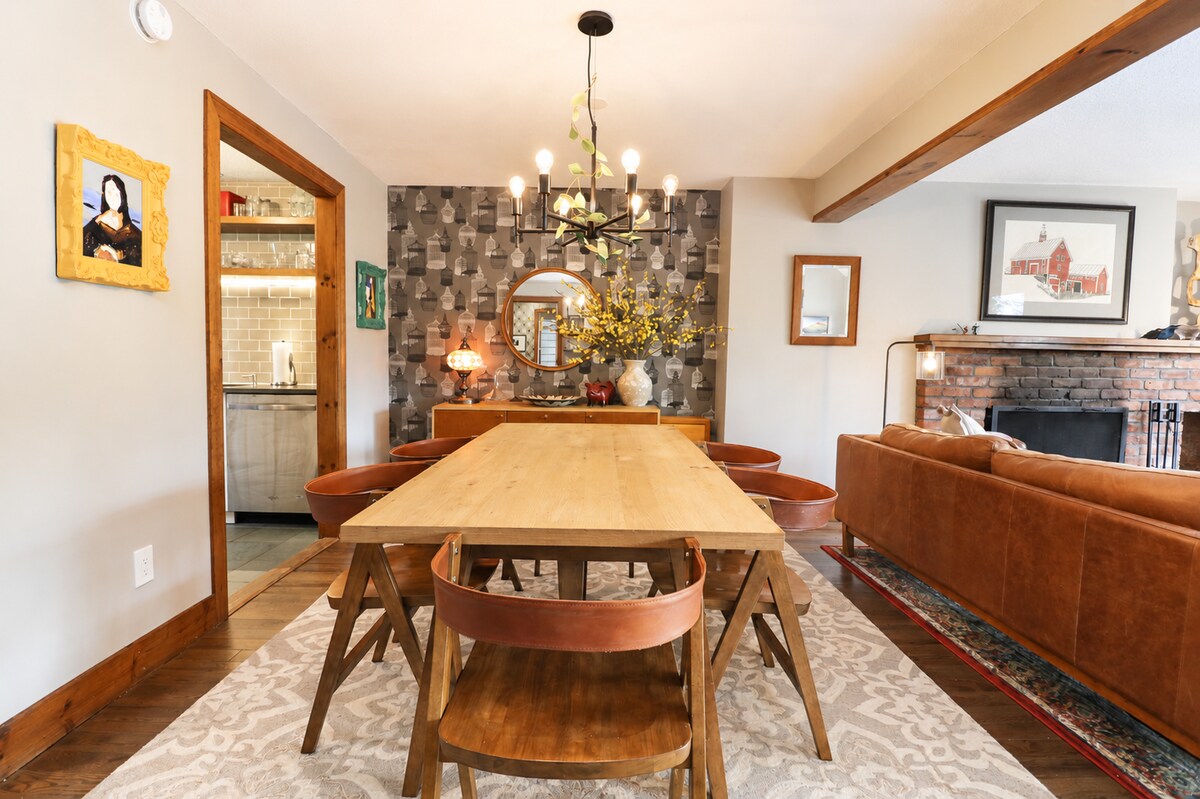 Modern Quechee Townhouse | 3 Bedroom with AC! — interior photo 3