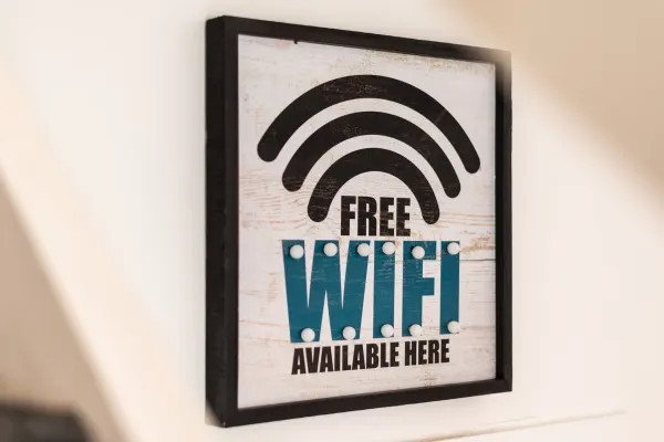 City Centre • Parking • TVs • Ideal for Work Crew - Image 26