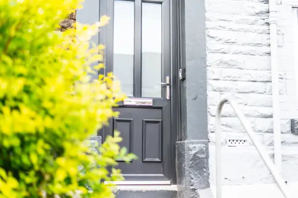 City Centre • Parking • TVs • Ideal for Work Crew - Image 18