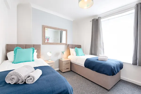 City Centre • Parking • TVs • Ideal for Work Crew - Image 17