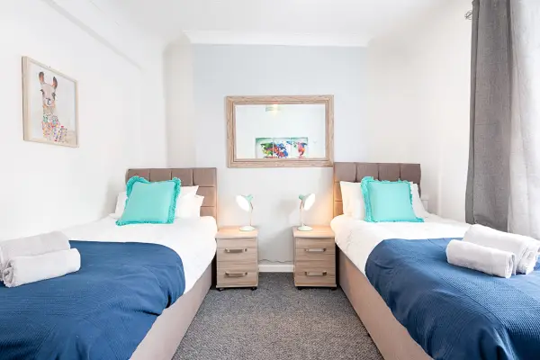 City Centre • Parking • TVs • Ideal for Work Crew - Image 4