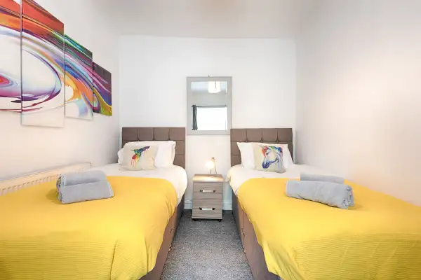 City Centre • Parking • TVs • Ideal for Work Crew - Image 16