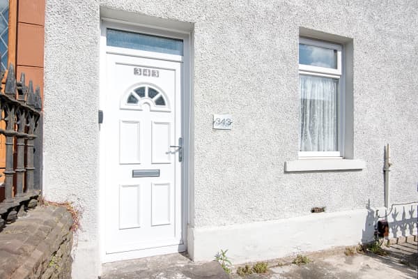 Contractor-Approved • 4 Bed • Smart TVs •Access M4 - Image 21