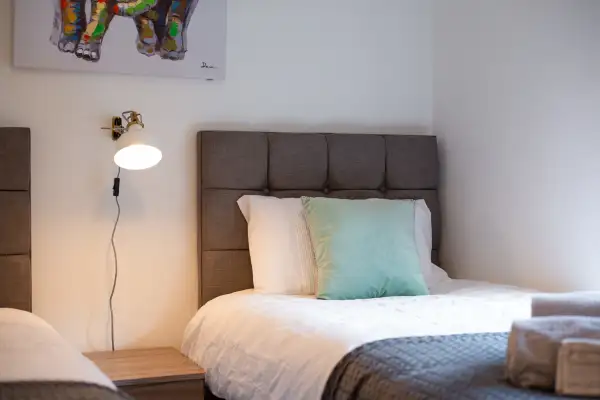 Contractor-Approved • 4 Bed • Smart TVs •Access M4 - Image 11