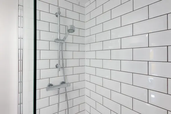 Spacious Home • 2 Ensuites • Garden • Smart TVs - Image 30