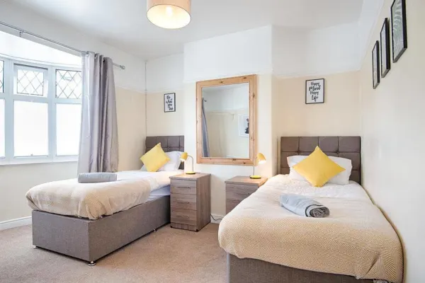 Off Road parking, Garden, TV in Every Room - Image 8
