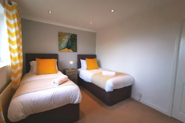 Parking, Garden, En-Suite & Tv's in all Rooms! - Image 18