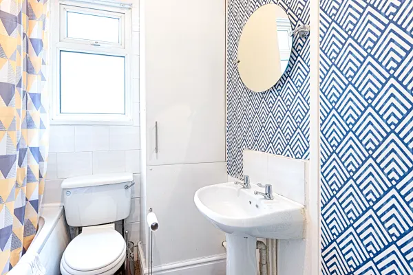 Work Stay: 3BR • Near Stadium • Smart TVs - Image 2