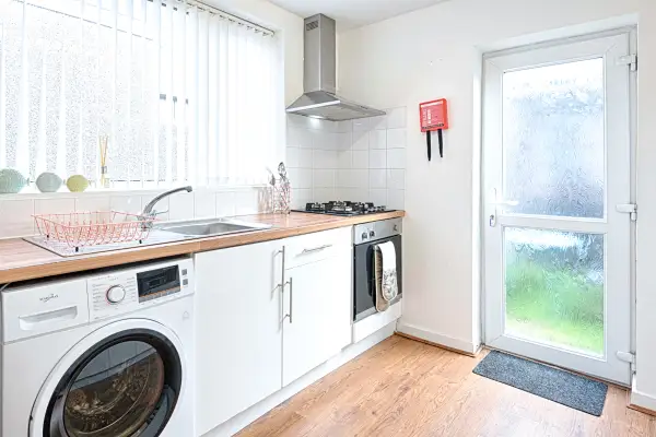 Work Stay: 3BR • Near Stadium • Smart TVs - Image 16