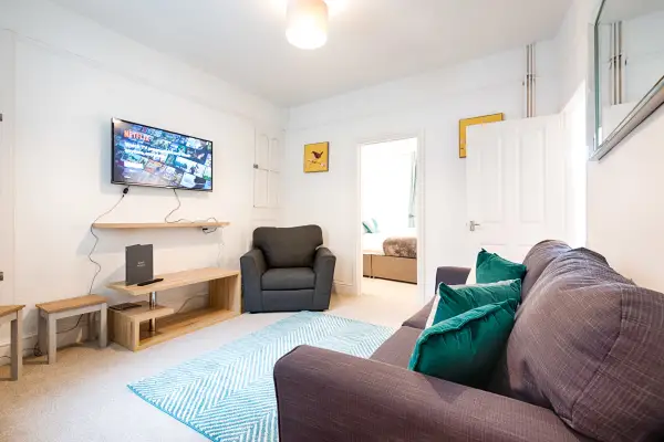 4 Bedroom Contractor Home + Free Parking - Image 26