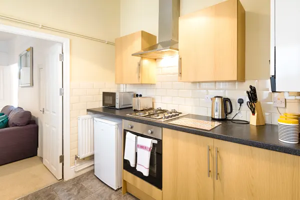 4 Bedroom Contractor Home + Free Parking - Image 23