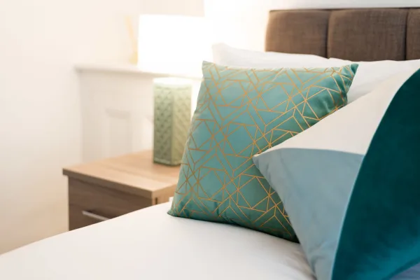 4 Bedroom Contractor Home + Free Parking - Image 11