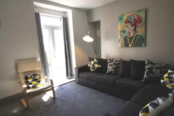 Garden, Spacious, Parking, TV in All Rooms! - Image 3