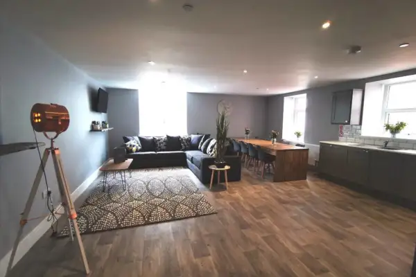 3 RM Studio, Open-plan Living, Dining, & Kitchen - Image 10