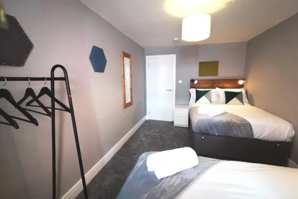 3 RM Studio, Open-plan Living, Dining, & Kitchen - Image 6