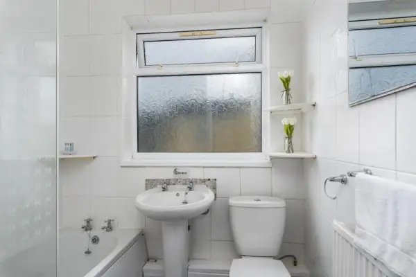Cosy and Comfortable Stay - Swansea - Image 11