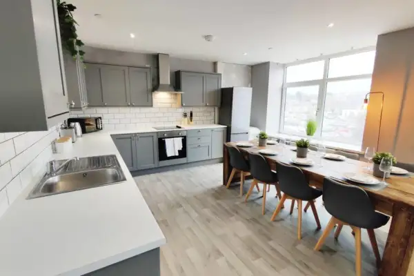 2 RM Studio, Smart Tv's, close to all amenities - Image 8