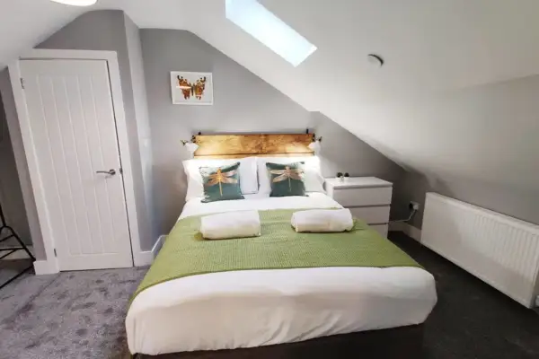 3RM Flat, Smart Tv's, close to all amenities - Image 11