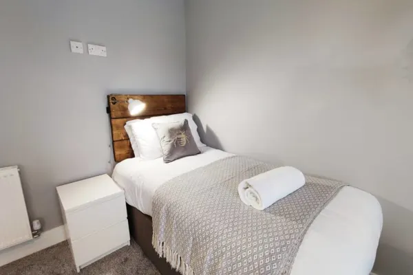 3RM Flat, Smart Tv's, close to all amenities - Image 24
