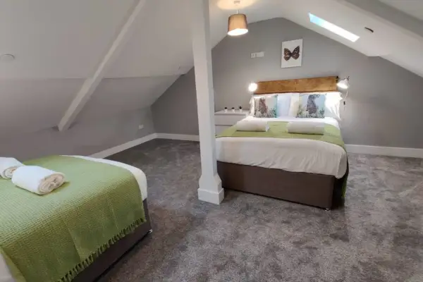 3RM Flat, Smart Tv's, close to all amenities - Image 10