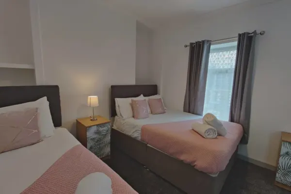 City Centre, Parking, Smart Tv's in all rooms - Image 6