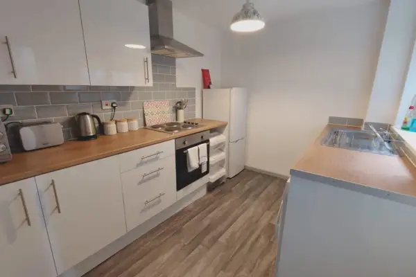 City Centre, Parking, Smart Tv's in all rooms - Image 13