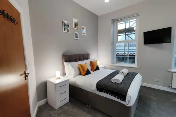 Fully Equipped Kitchen, Double room, Parking - Image 4