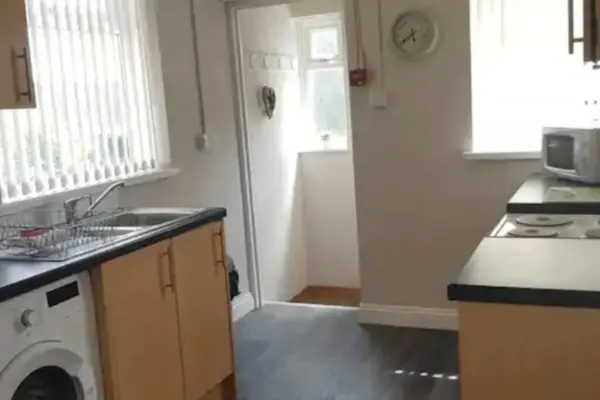 Fully Equipped Kitchen, Dining area & Parking - Image 8